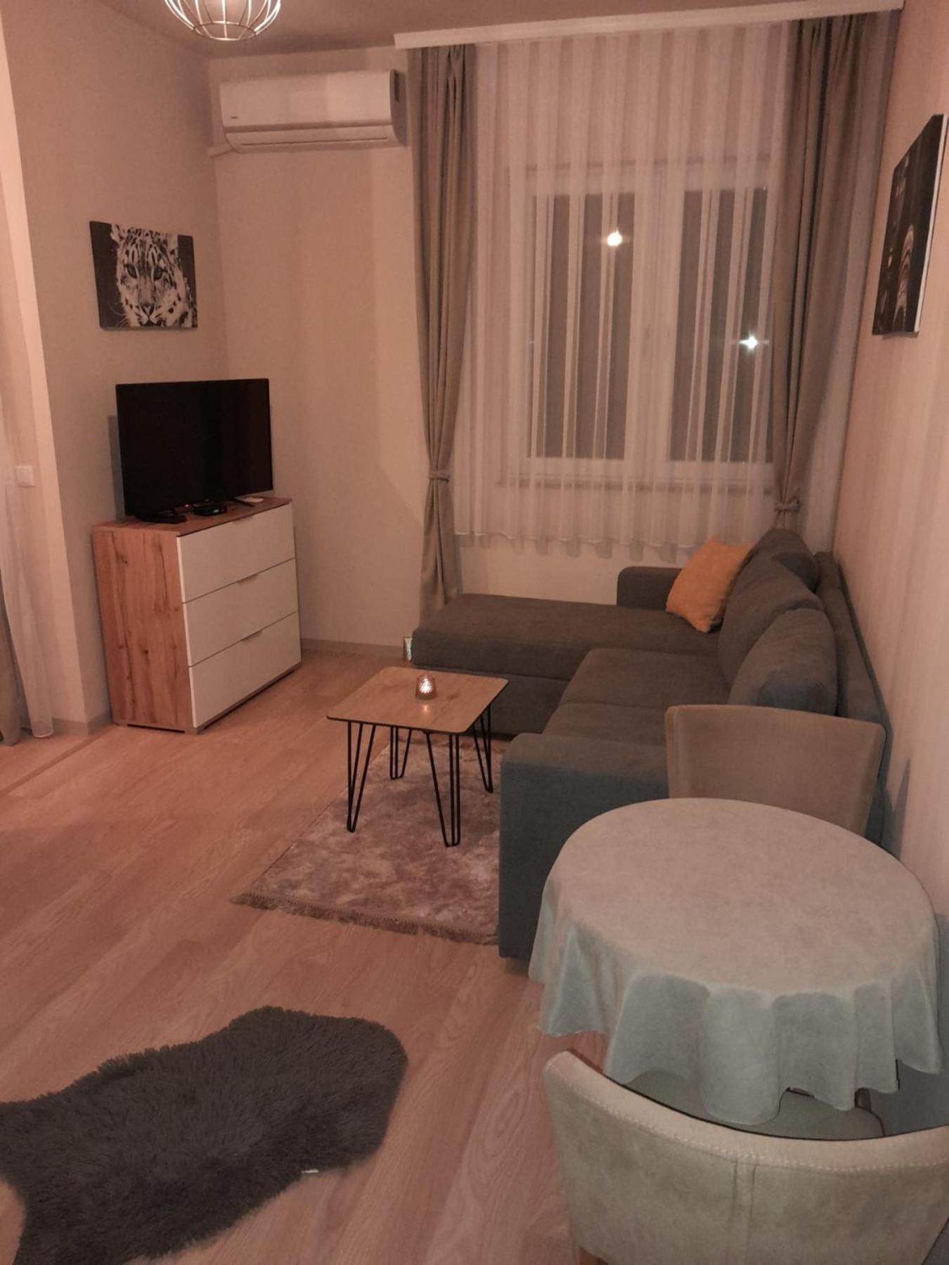 Gray Apartament 2 Prishtine Bagian luar foto